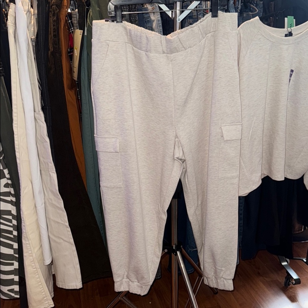 Women's Cream 2 piece set! - Picture 2 of 7
